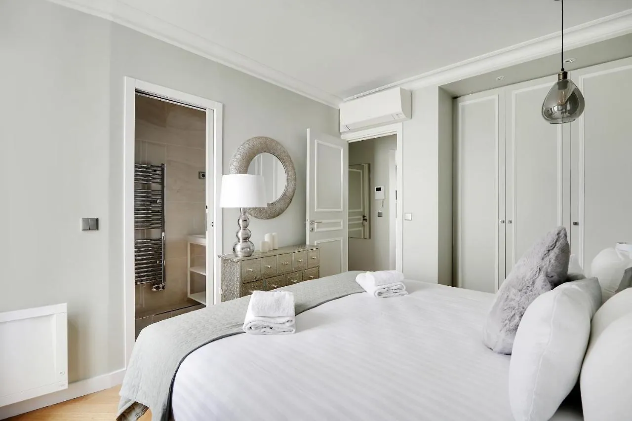 Pick A Flat'S Apartments In Montmartre - Rue Lepic Parigi