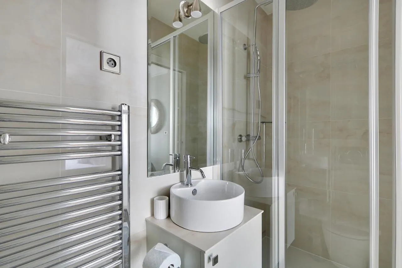 Pick A Flat'S Apartments In Montmartre - Rue Lepic Parigi
