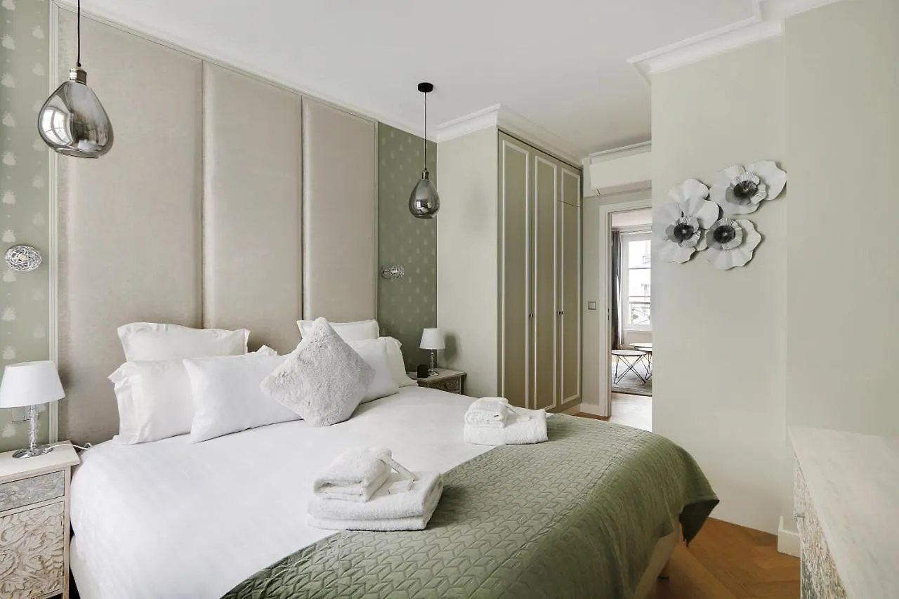 Pick A Flat'S Apartments In Montmartre - Rue Lepic Parigi