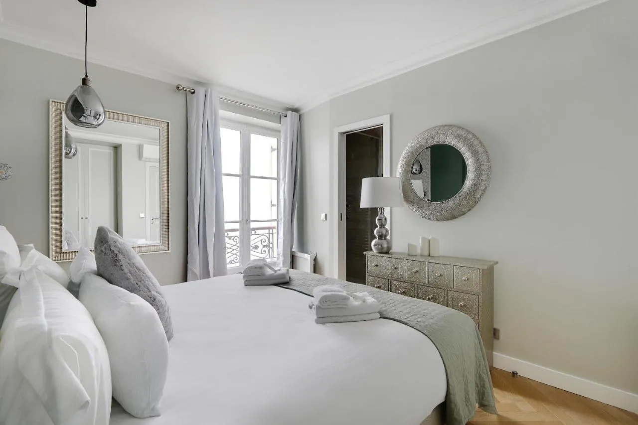 Pick A Flat'S Apartments In Montmartre - Rue Lepic Parigi