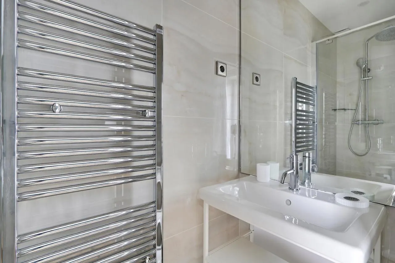 Pick A Flat'S Apartments In Montmartre - Rue Lepic Parigi