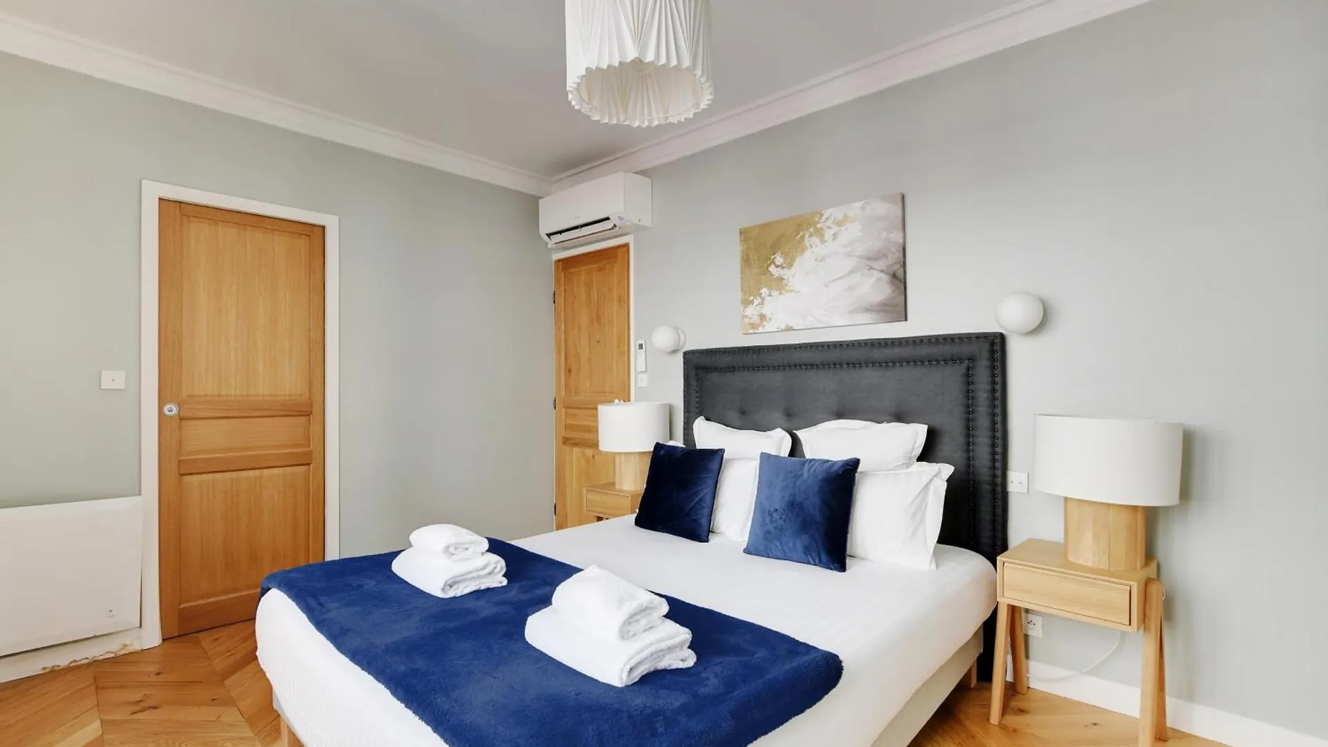 Pick A Flat'S Apartments In Montmartre - Rue Lepic Parigi Francia