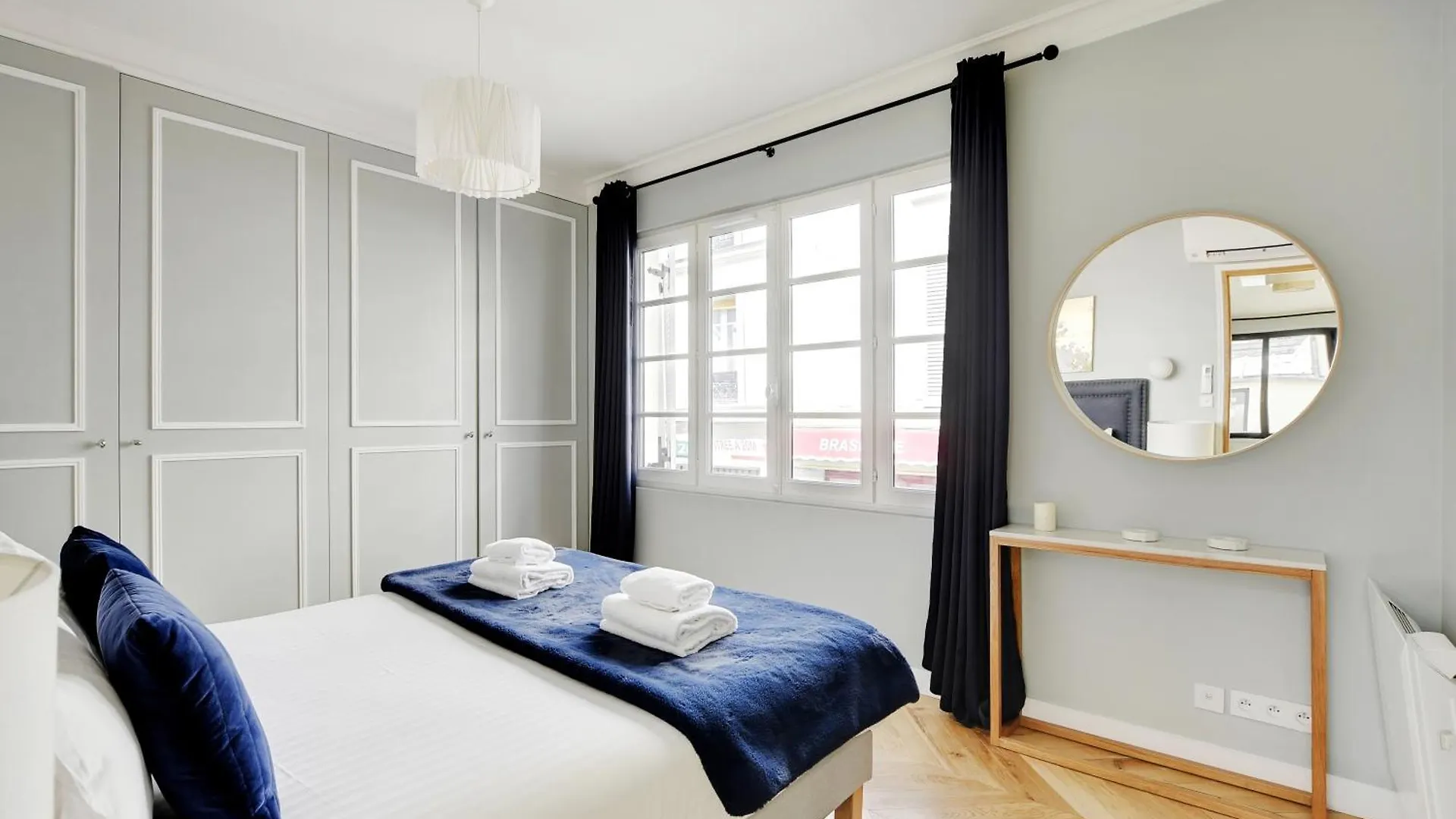 Pick A Flat'S Apartments In Montmartre - Rue Lepic Parigi
