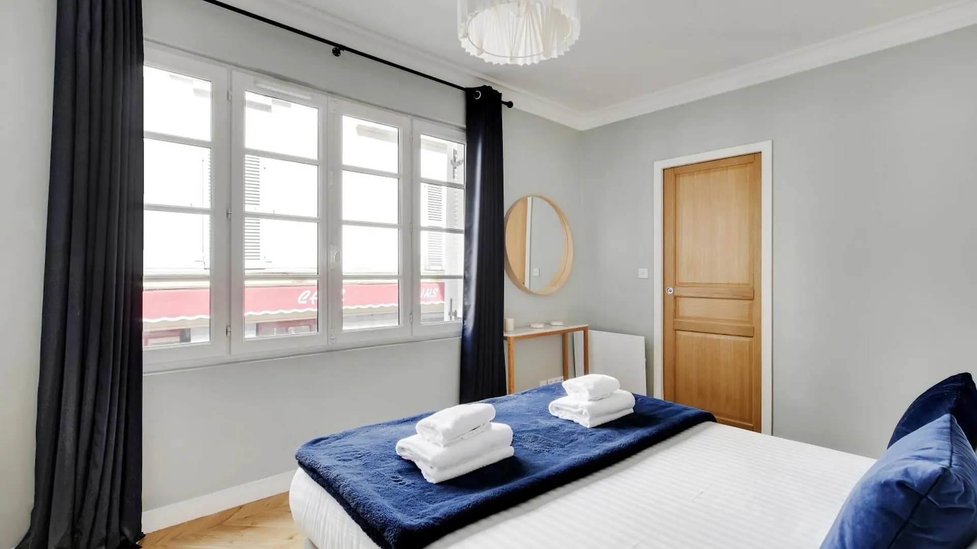 Pick A Flat'S Apartments In Montmartre - Rue Lepic Parigi